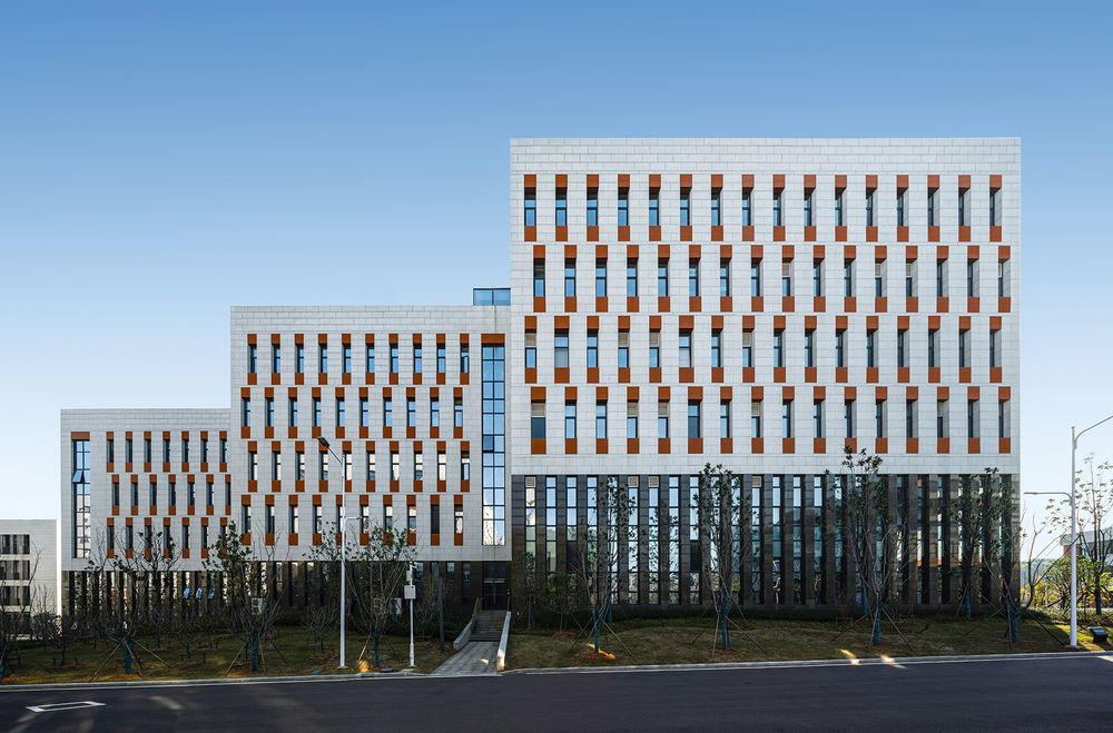 退台叠院 & 中国地质大学（武汉）环境学院楼 / 同济大学建筑设计研究院