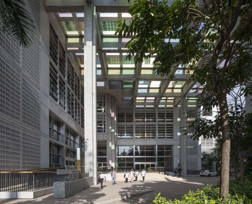印度 DY Patil 大学卓越中心 | 福斯特事务所的绿色教育新地标