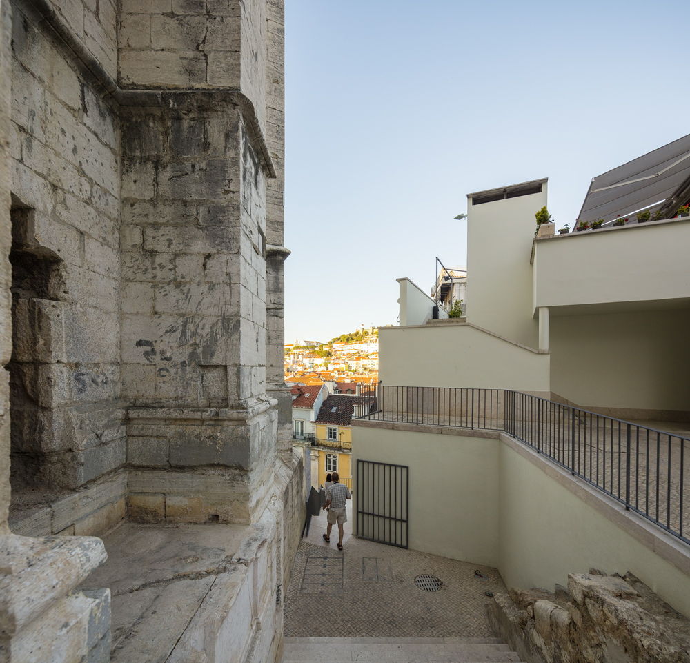 Urban Renewal of Chiado Neighborhood / Álvaro Siza + Carlos Castanheira