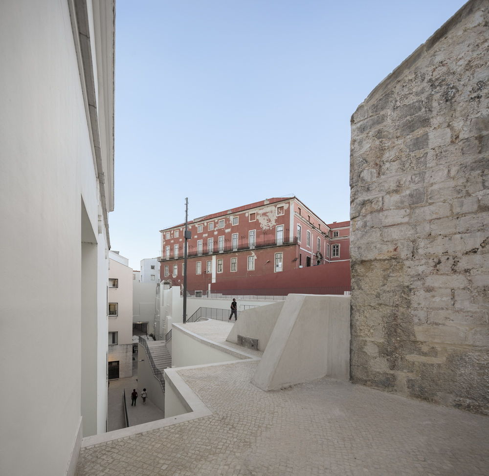 Urban Renewal of Chiado Neighborhood / Álvaro Siza + Carlos Castanheira