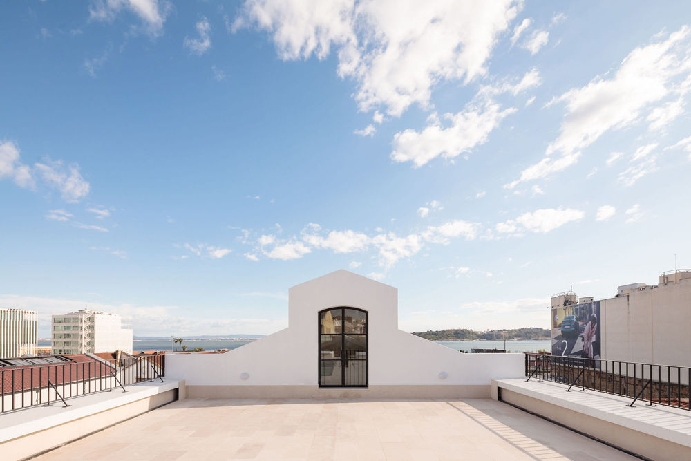Cais do Tojo Building / LADO Arquitectura e Design