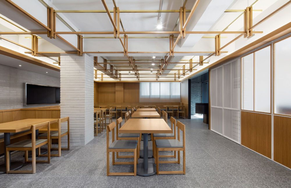 承载 70 年时光的"Chosunoak The Oak"餐厅