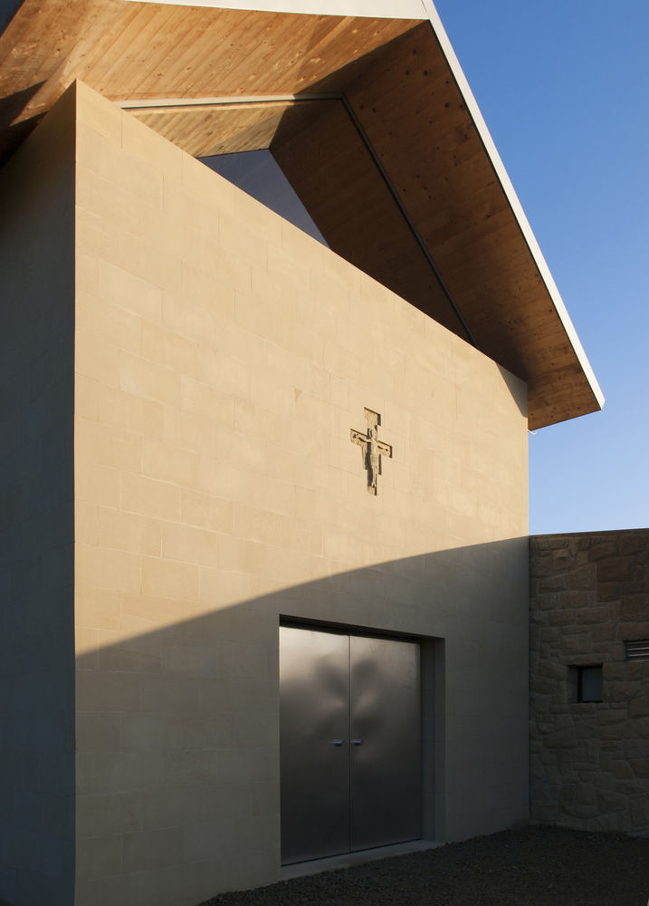 The Chapel of the Last Farewell / Jakub Turbasa + Bartlomiej Pyrzyk