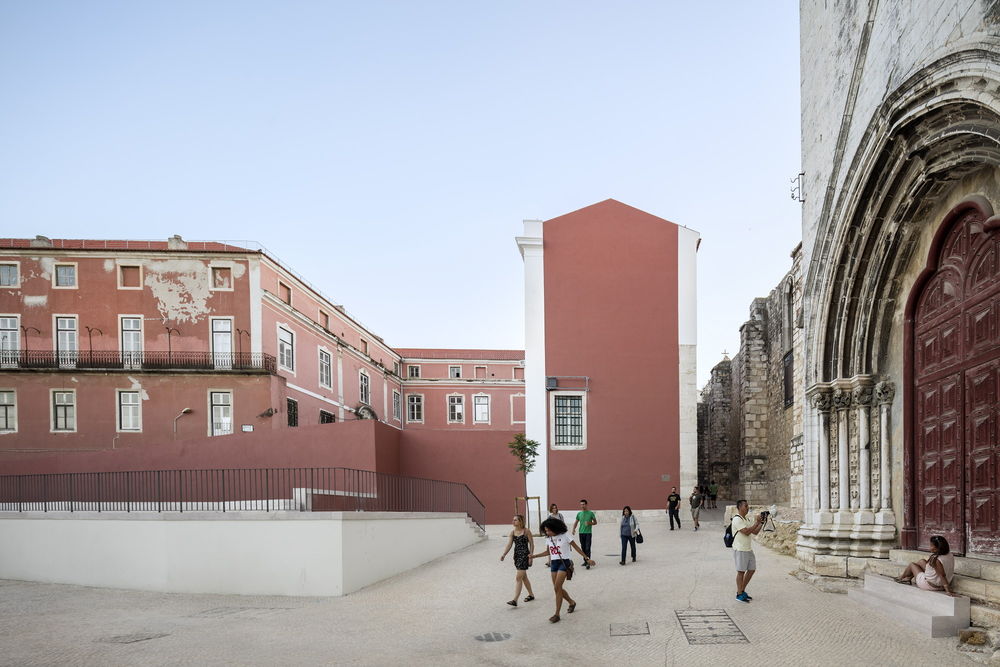 Urban Renewal of Chiado Neighborhood / Álvaro Siza + Carlos Castanheira