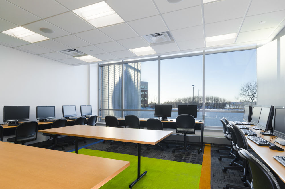 色彩活力，环保节能，打造社区标志—— College of DuPage Naperville Regional Center 翻新设计