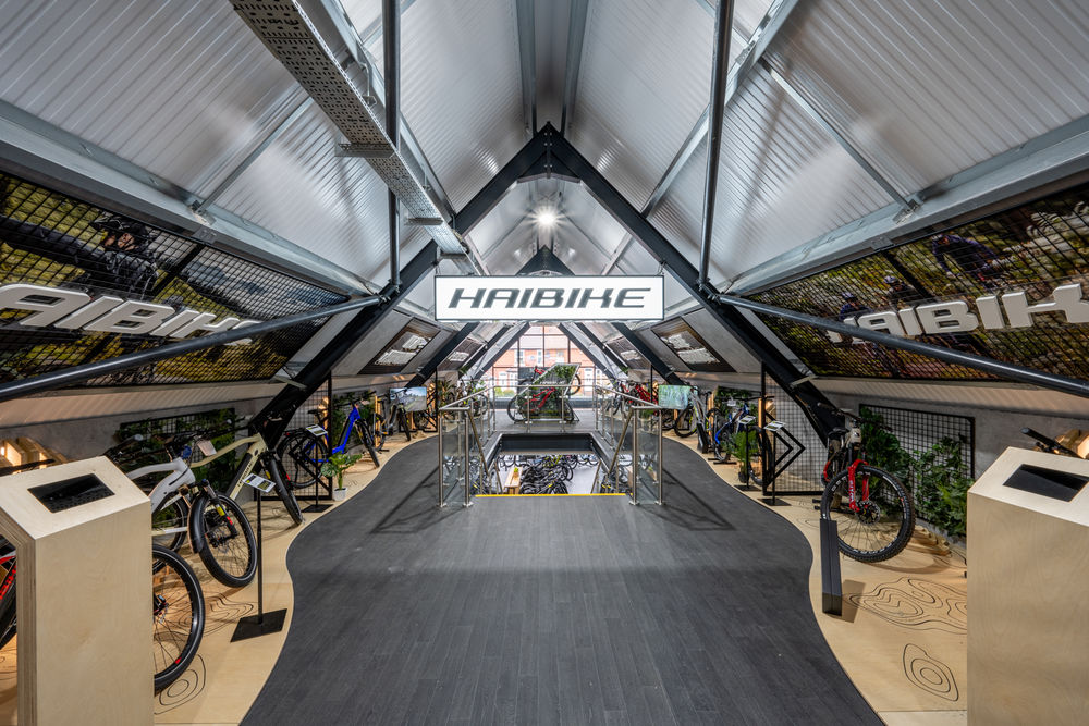 英伦高端自行车品牌 Haibike 的工业奢华零售体验