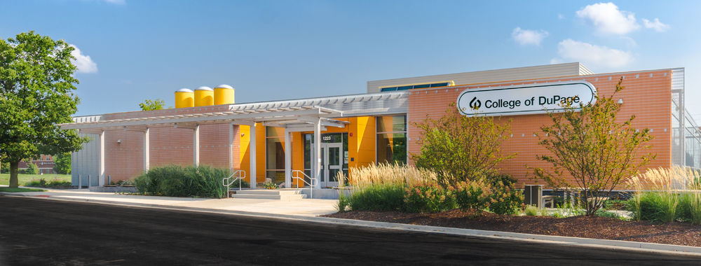 色彩活力，环保节能，打造社区标志—— College of DuPage Naperville Regional Center 翻新设计