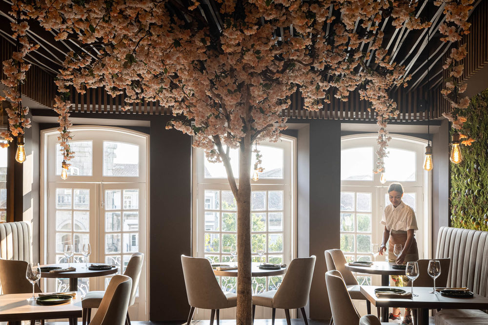 葡式风情 | REM'A Arquitectos 打造绿色艺术新餐厅