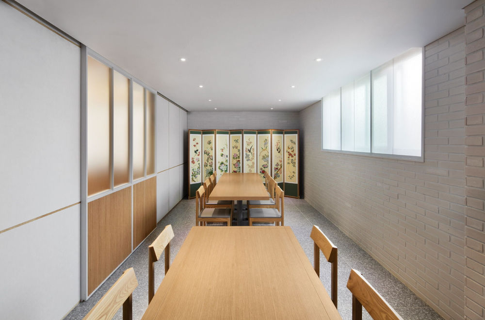 承载 70 年时光的"Chosunoak The Oak"餐厅