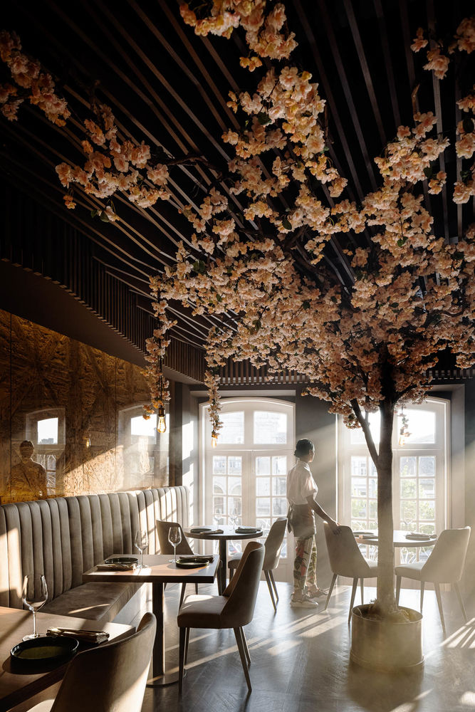 葡式风情 | REM'A Arquitectos 打造绿色艺术新餐厅