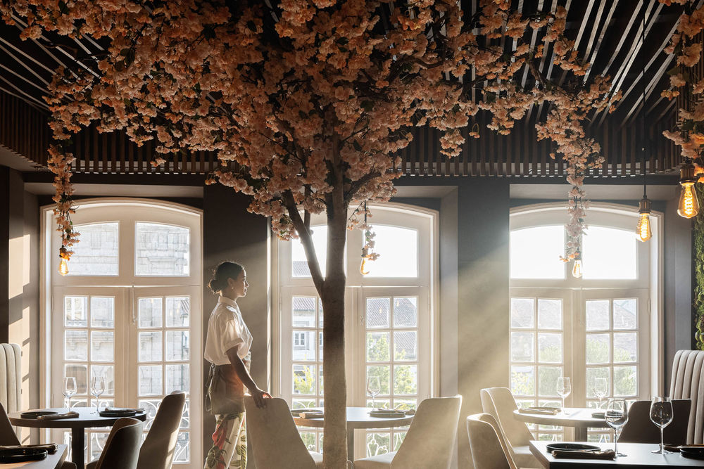 葡式风情 | REM'A Arquitectos 打造绿色艺术新餐厅