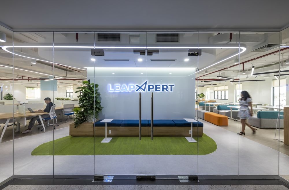 AK Interiors 打造 LeapXpert 创新现代办公室