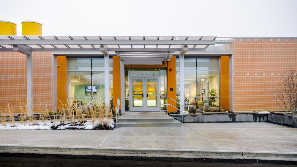 色彩活力，环保节能，打造社区标志—— College of DuPage Naperville Regional Center 翻新设计