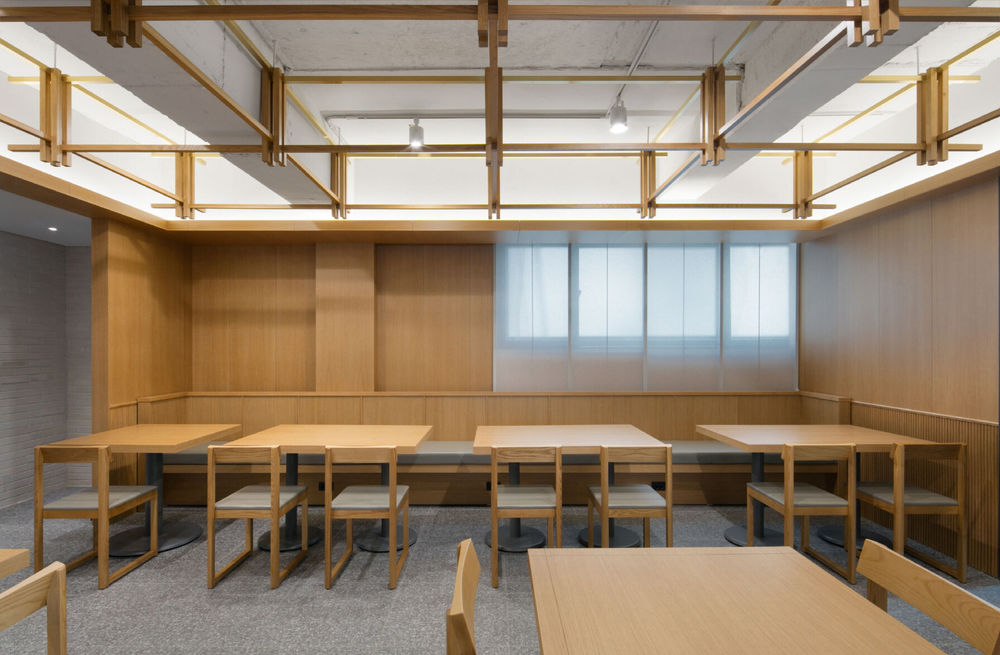 承载 70 年时光的"Chosunoak The Oak"餐厅