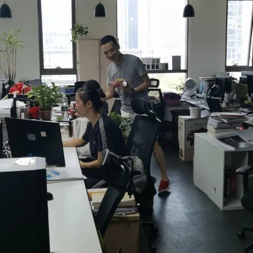 高温下的坚守 | CDAD 员工战高温送清凉