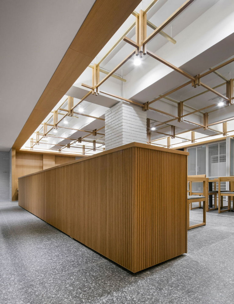 承载 70 年时光的"Chosunoak The Oak"餐厅