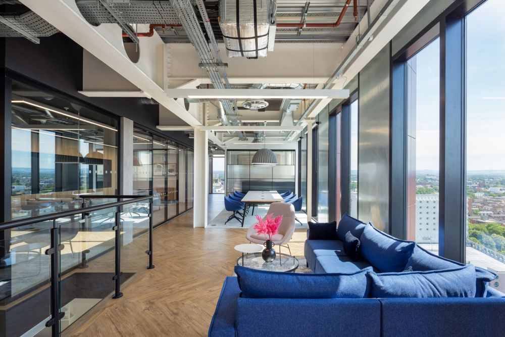Autocab Offices Manchester - 灵活多元的现代办公空间设计