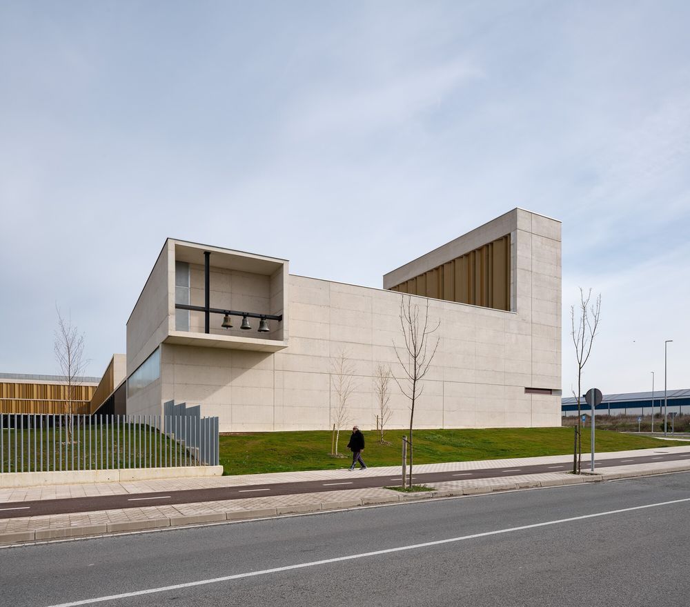 Salesianos Pamplona Institute / Garmendia Cordero Arquitectos + TCGA Arquitectos