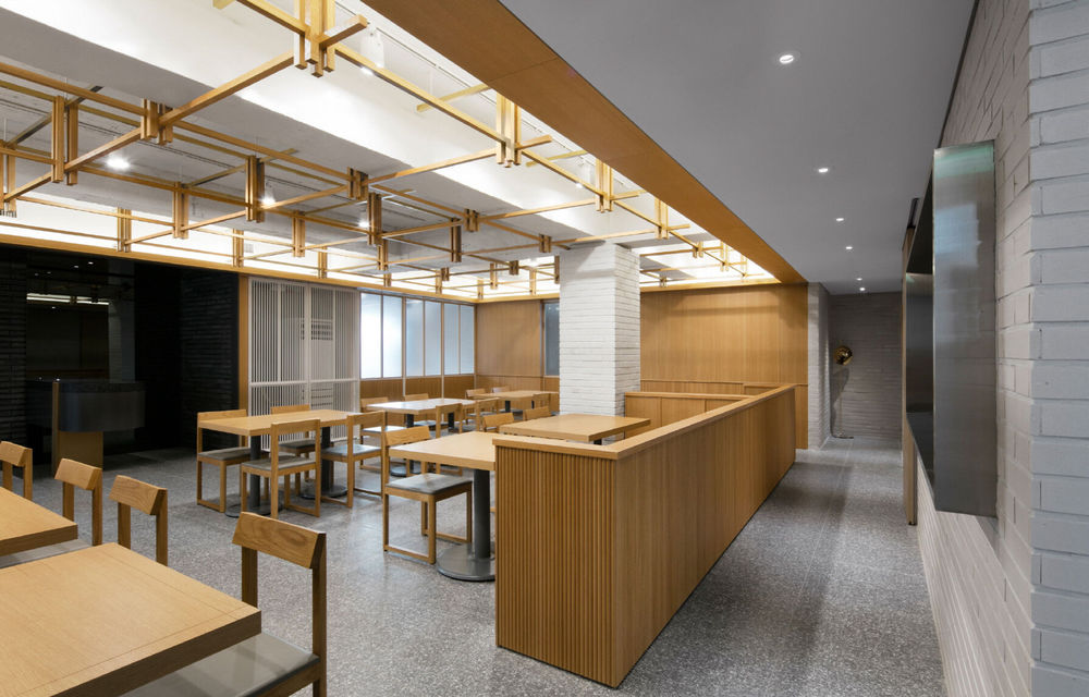 承载 70 年时光的"Chosunoak The Oak"餐厅