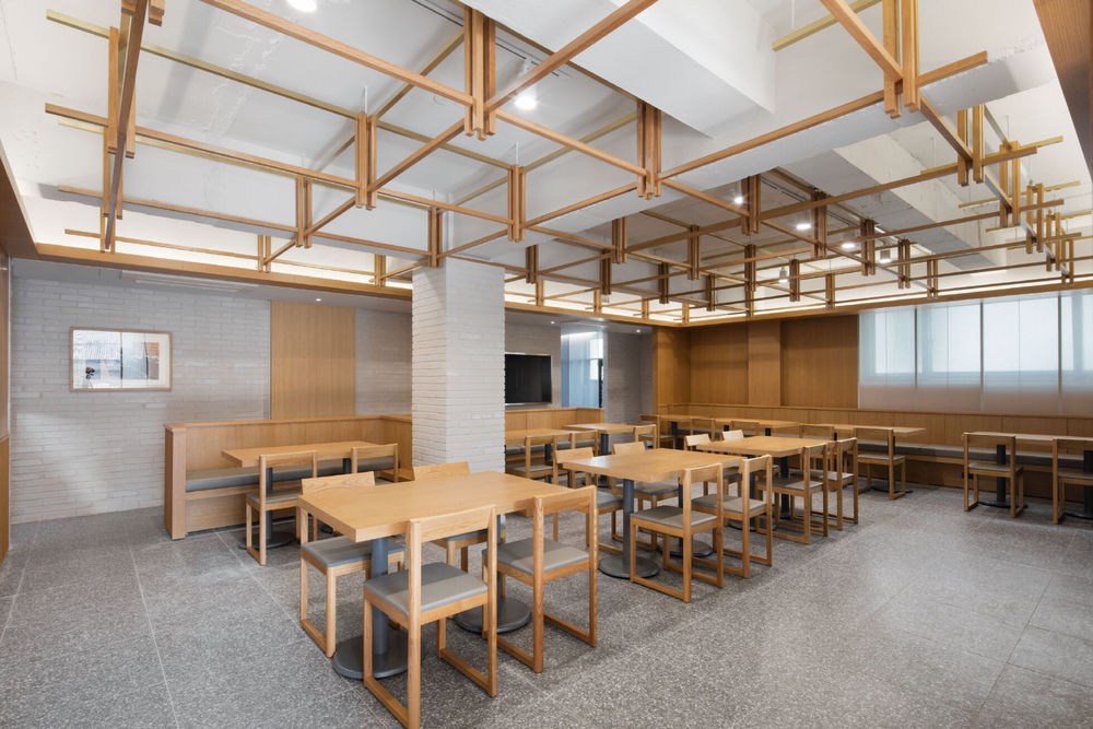 承载 70 年时光的"Chosunoak The Oak"餐厅