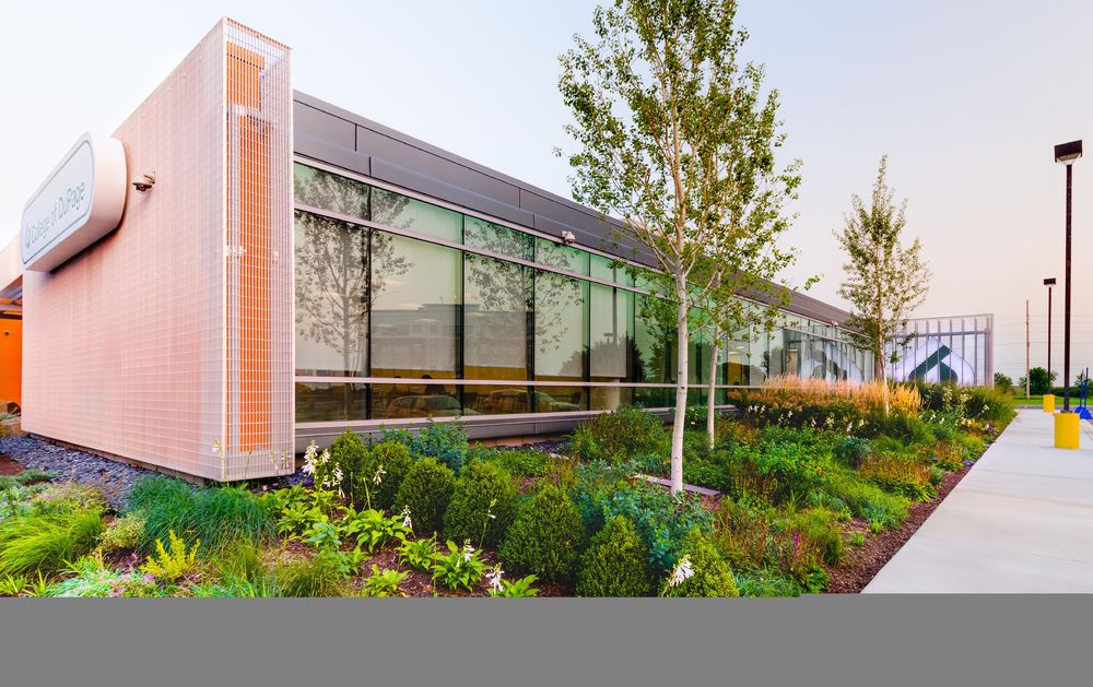 色彩活力，环保节能，打造社区标志—— College of DuPage Naperville Regional Center 翻新设计
