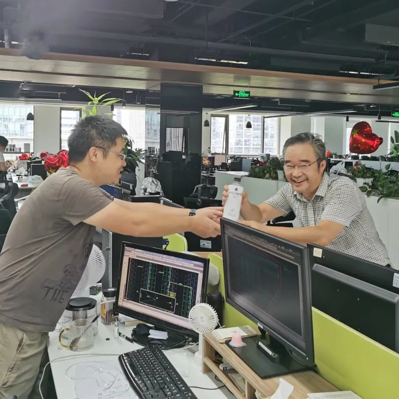 高温下的坚守 | CDAD 员工战高温送清凉