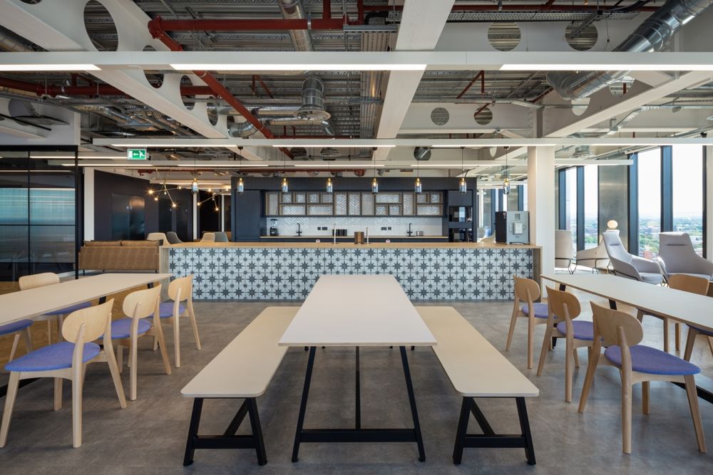 Autocab Offices Manchester - 灵活多元的现代办公空间设计