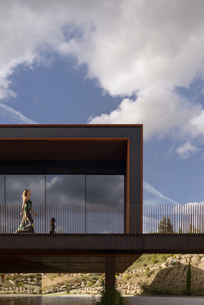 悬浮的盒子，葡萄牙 / MMVarquitectos