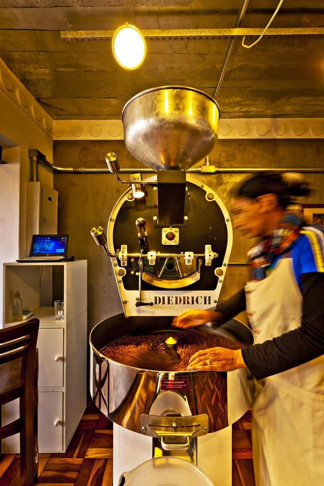巴西 Vila Madalena 的 Coffee Lab 咖啡厅，交互式设计与可持续性的完美结合