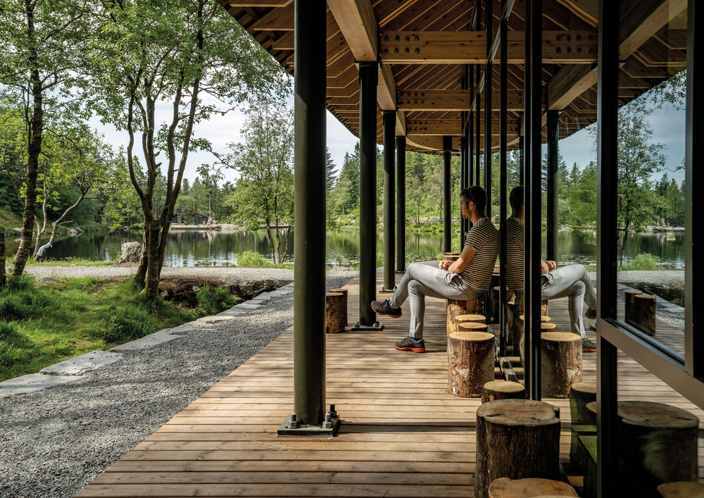 Visitor Center in Skomakerdiket Lake / Fløyen / SAAHA + Utmark