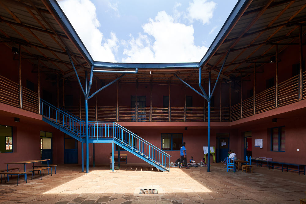 Busajo Campus  / StudioBenaim