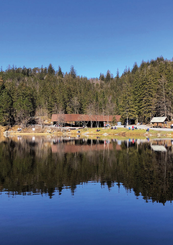 Visitor Center in Skomakerdiket Lake / Fløyen / SAAHA + Utmark
