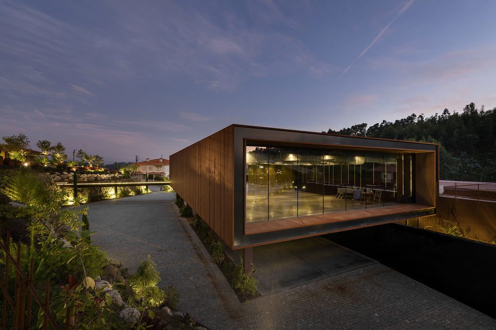 悬浮的盒子，葡萄牙 / MMVarquitectos
