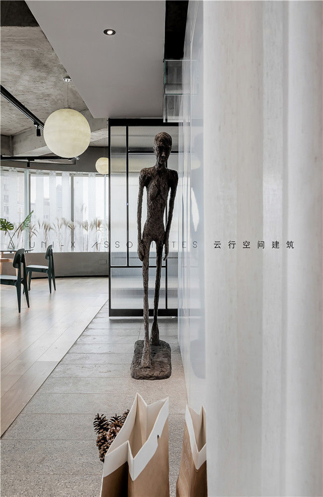 安静的空白 | 云弥散咖啡馆设计