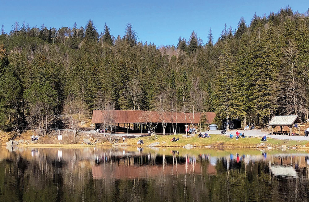 Visitor Center in Skomakerdiket Lake / Fløyen / SAAHA + Utmark