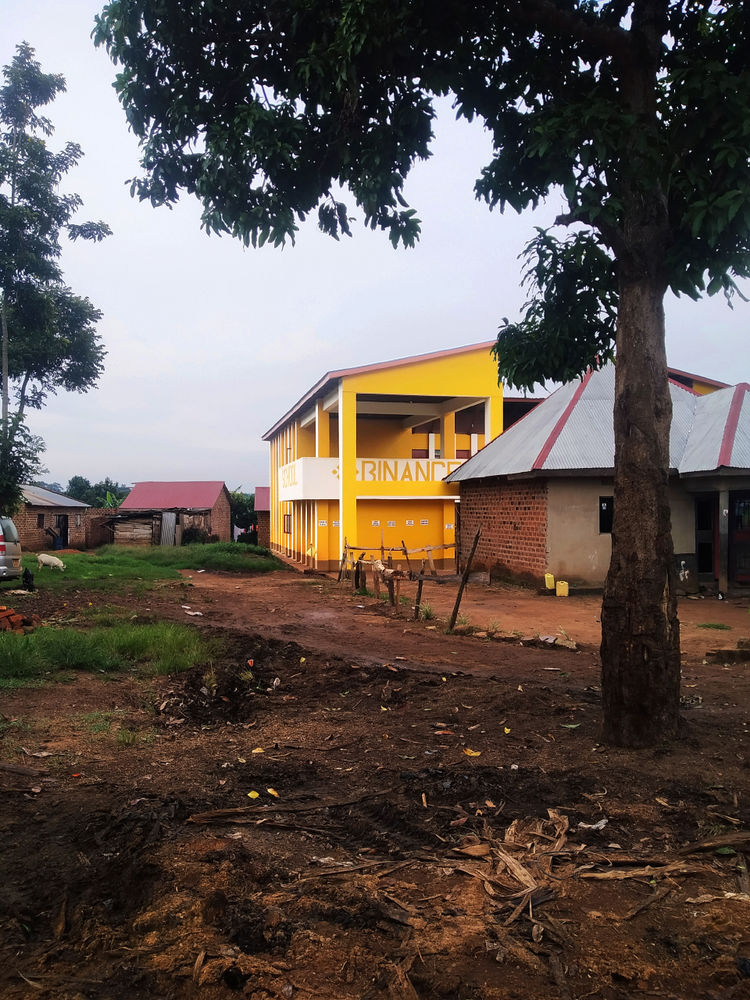 BINANCEHIS GRACE学校，乌干达 / Dream Building Service Association NGO
