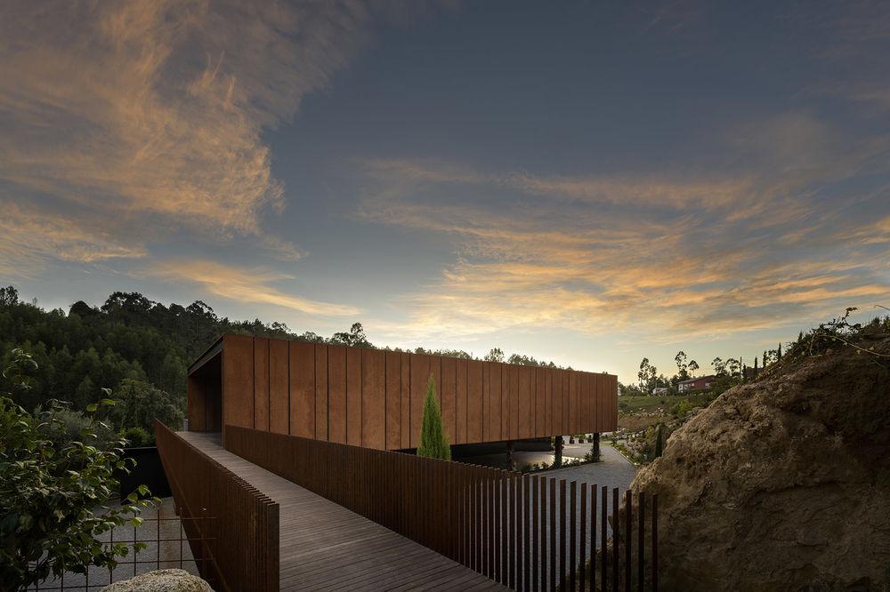 悬浮的盒子，葡萄牙 / MMVarquitectos