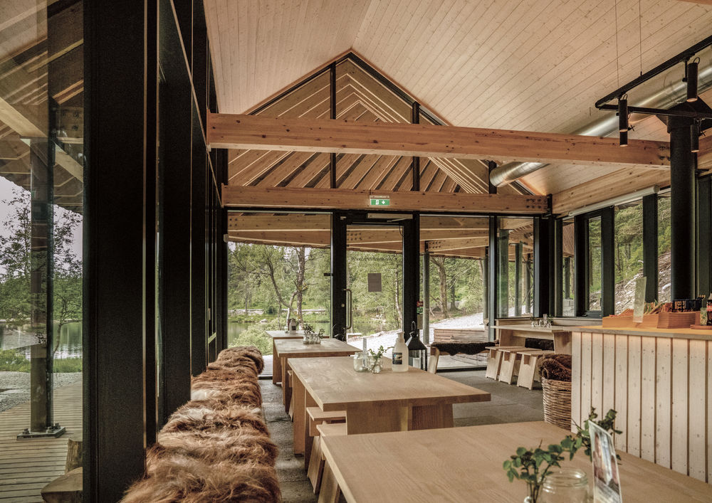 Visitor Center in Skomakerdiket Lake / Fløyen / SAAHA + Utmark