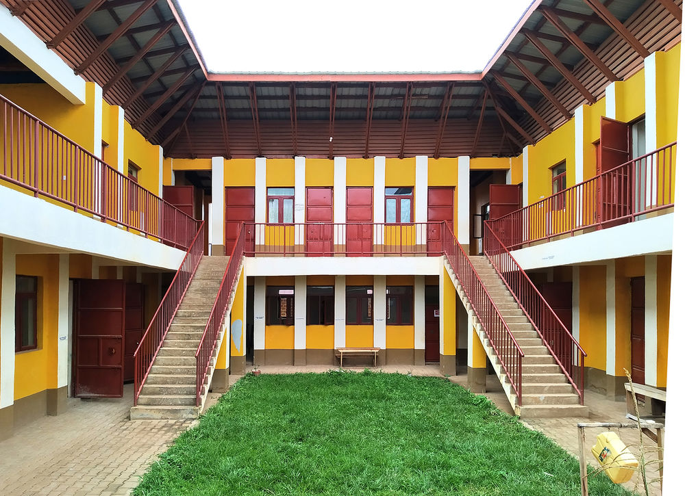 BINANCEHIS GRACE学校，乌干达 / Dream Building Service Association NGO