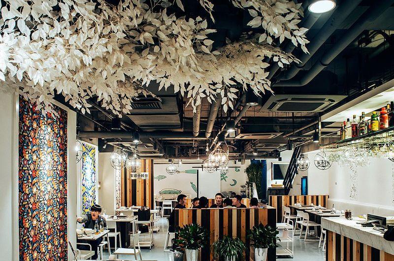 简练线条，锈迹斑驳的艺术空间——二哥罗林餐厅设计