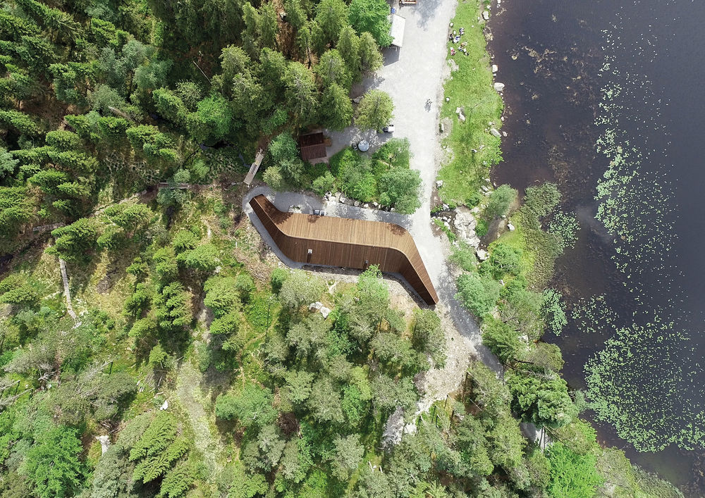 Visitor Center in Skomakerdiket Lake / Fløyen / SAAHA + Utmark