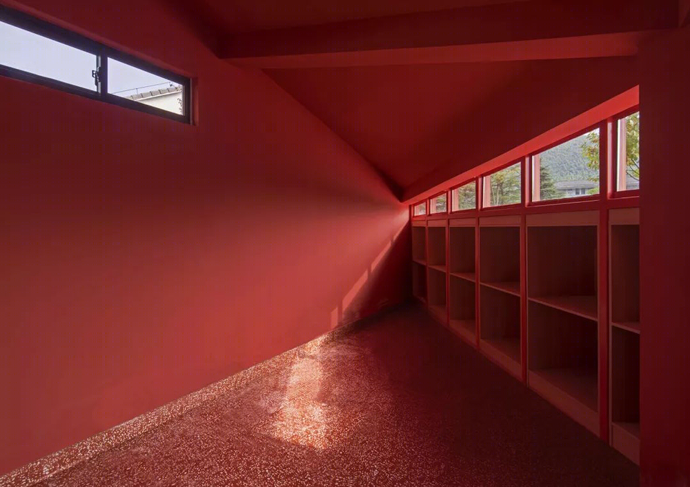 地平线上的红色音符之屋 / 郦文曦 – 里建筑事务所