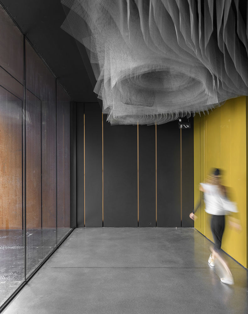 悬浮的盒子，葡萄牙 / MMVarquitectos