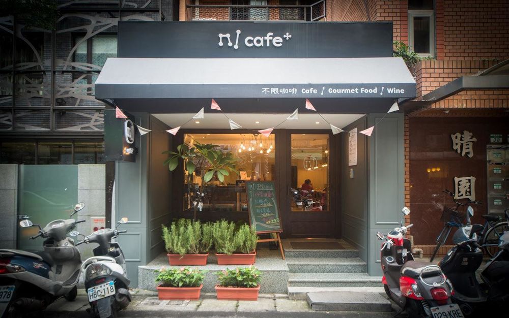 曾琬婷打造英伦风咖啡店，融入工业休闲元素
