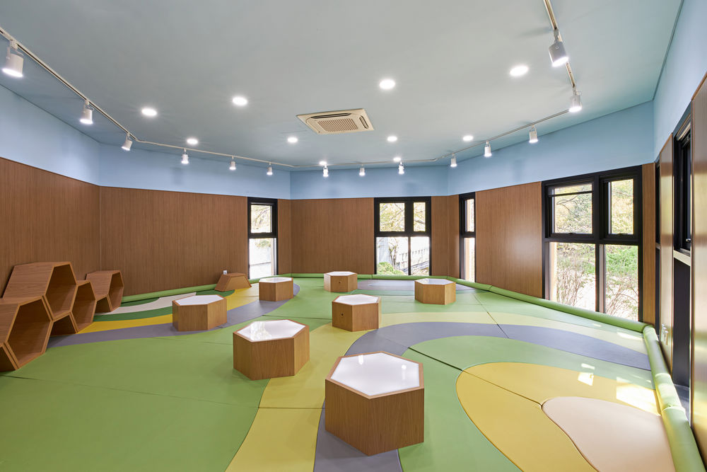 Korea National Arboretum Children's Forest School / GEEUMPLUS