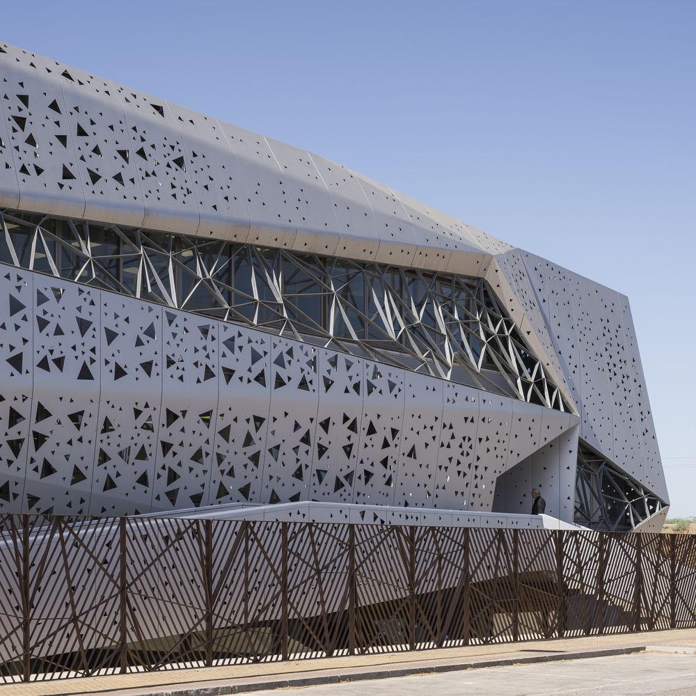 Microbiological Chemical Laboratory / PENELAS ARCHITECTS