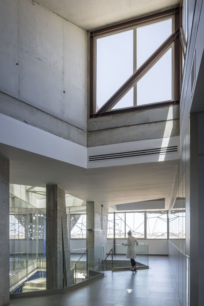 Microbiological Chemical Laboratory / PENELAS ARCHITECTS