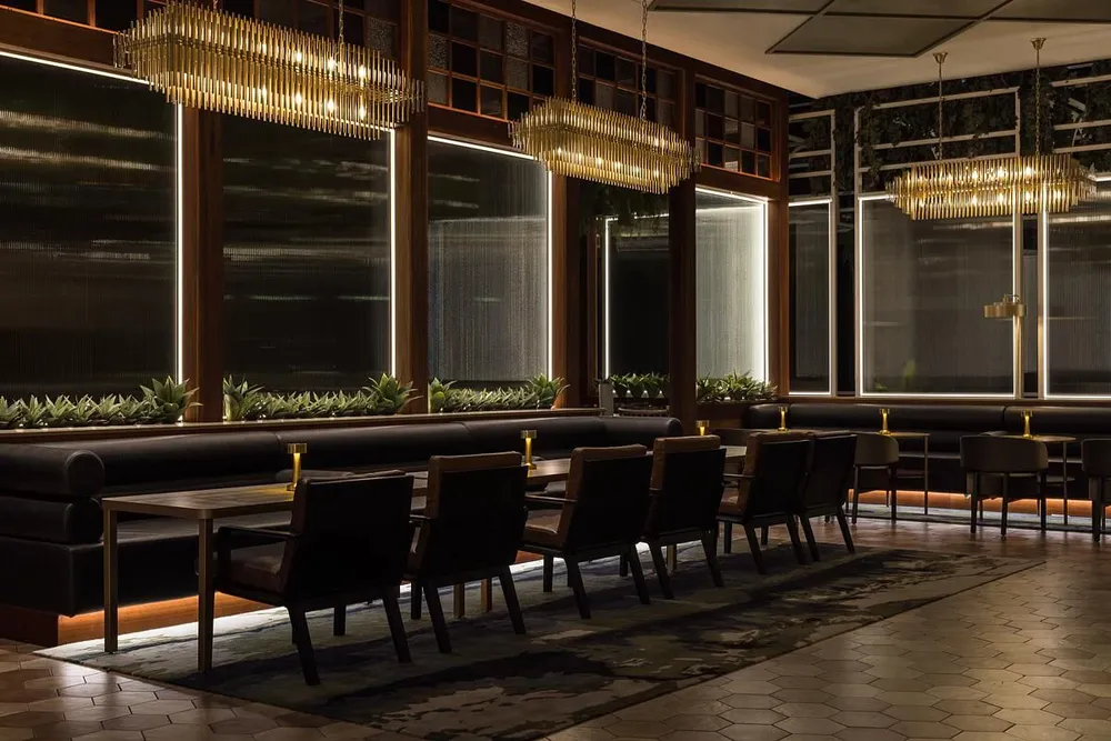 Cocktail lounge