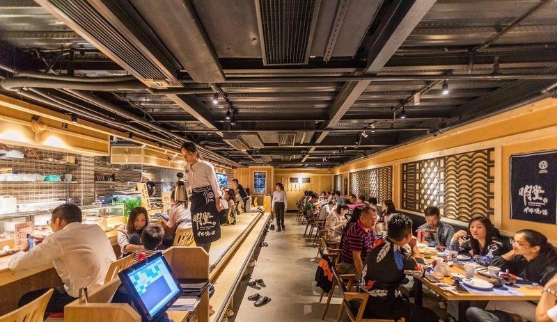 明堂炉端烧容桂店——现代日式风格的人与自然融合