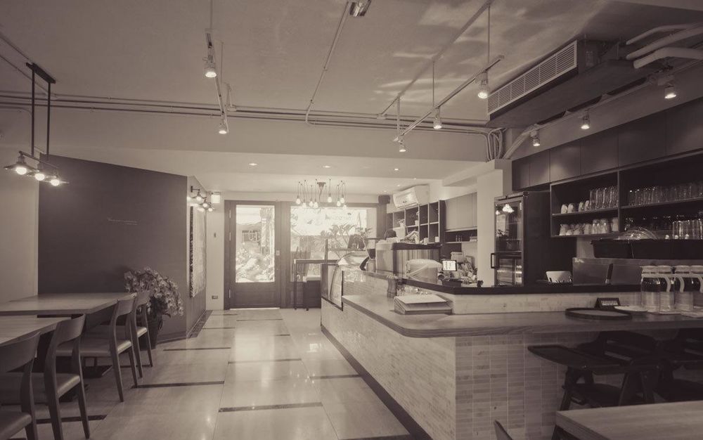 曾琬婷打造英伦风咖啡店，融入工业休闲元素